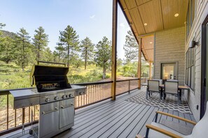 Deck | Gas Grill