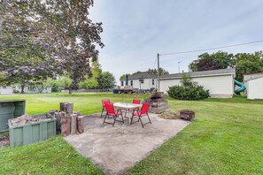 Private Patio | Outdoor Dining Area | Fire Pit | Charcoal Grill