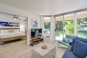 Living Room | Queen Sleeper Sofa | Free WiFi | Smart TV