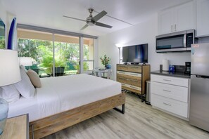 Studio | King Bed | Free WiFi | Smart TV w/ Cable