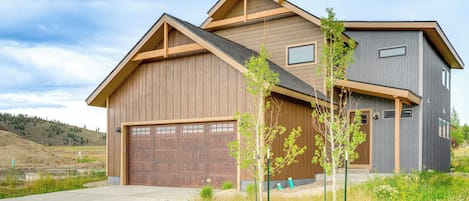 Granby Vacation Rental | 4BR | 3.5BA | 4 Steps to Enter | 2,450 Sq Ft
