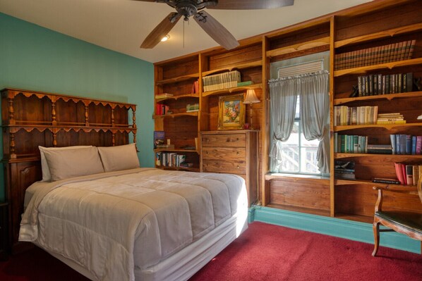 Queen Bedroom with Study