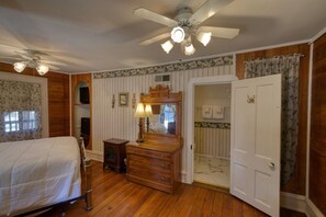Queen Bedroom