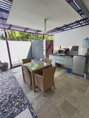 Outdoor dining