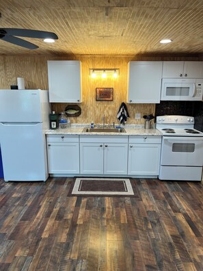 Full kitchen