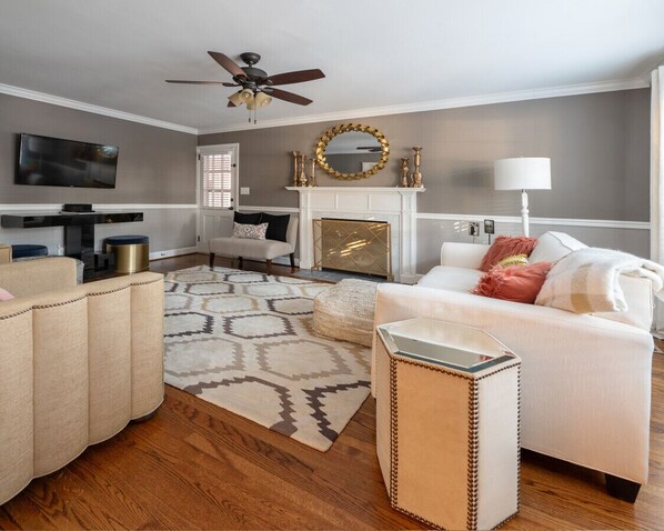 Living room, open and comfy