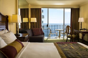 Comfortable King size bed! Exact unit will be assigned upon arrival. Views, colors and decoration may vary.