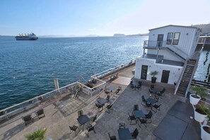 Dock