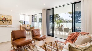Latitude South Coast - huskisson accommodation lounge room overlooking outdoor dining space
