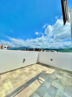 Huge Terrace on the 2nd floor with beautiful views of Sierra Minca and City