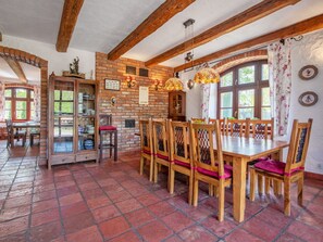 Meubles, Bois, Sol, Design Intérieur, Plafond, Table, Salle À Manger, Table Cuisine Et Salle A Manger, Chaise, Sol