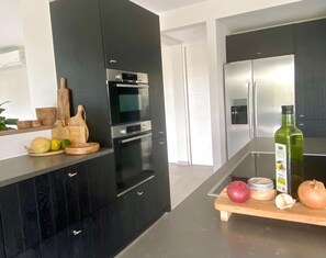 Open keuken van alle gemakken voorzien