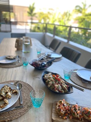 Fantastisch tafelen op balkon