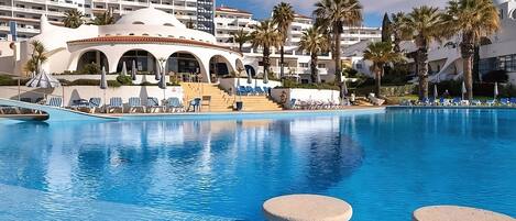 Outdoor Swimming pool