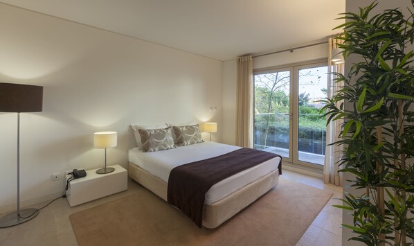 Unit with Queen bed