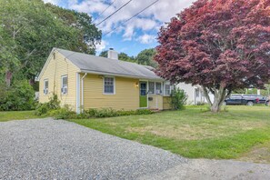 Parking | Driveway (2 Vehicles) | RV/Trailer Parking | Free Street Parking