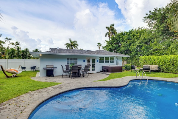 West Palm Beach Vacation Rental | 3BR | 2BA | 1,158 Sq Ft | 2 Steps to Enter