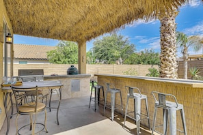Covered Patio | Gas Grill w/ Prep Space | Big Green Egg