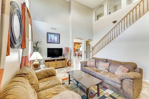Living Room | 1st Floor | Free WiFi | Central A/C & Heat