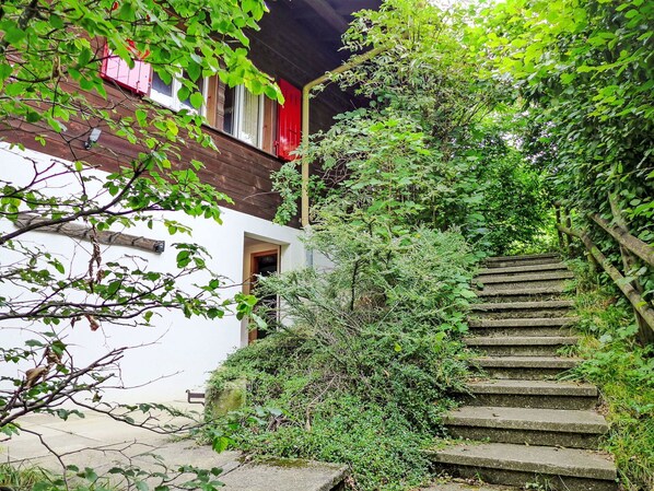 Gebäude, Natur, Grün, Pflanze, Botanik, Fenster, Vegetation, Biome, Gras, Haus