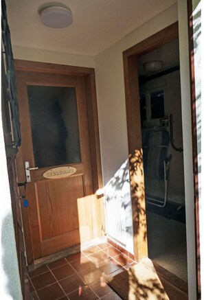Gebäude, Tür, Holz, Interior Design, Flooring, Fussboden, Holzbeize, Fenster, Hartholz