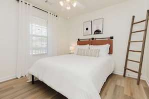 Guest Bedroom 2 w/Queen Bed & Smart TV