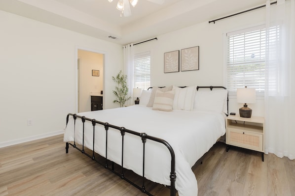 Master Bedroom w/King Bed & Smart TV