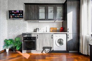 Chic and functional kitchen with everything you need to whip up delicious meals. Reserve your stay!