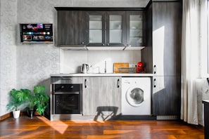 Chic and functional kitchen with everything you need to whip up delicious meals. Reserve your stay!