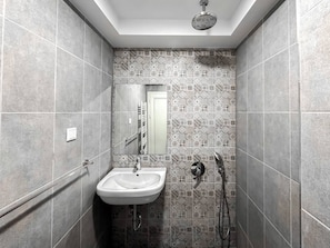 “Refresh and recharge in our modern en-suite bathroom, thoughtfully designed for both style and convenience.”