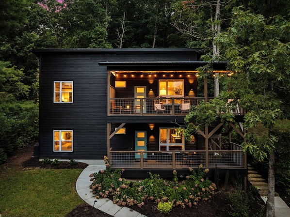 Black Swan House