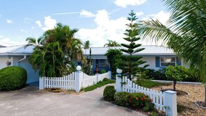 San Remo Paradise - Florida style tropical landscaping.