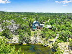 Creekside Vista Escape lodge and cabin