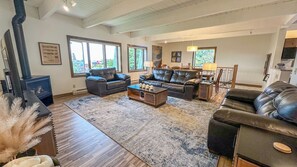 Located on the upper level of a charming commercial building, Lucie's Loft offers a modern, stylish escape just steps from the enchanting downtown area of Grand Marais, Minnesota.