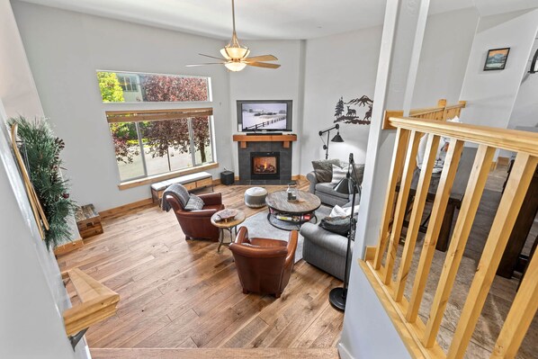 Bear Hollow Village 5667 by Moose Management: Main level living room