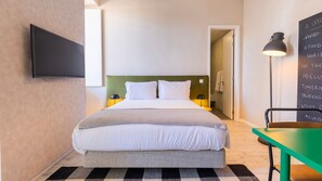 A comfortable studio with soft natural light offers a peaceful stay in the city's heart.
#comfort #relax #sunlight #portugal #pt #lisbon