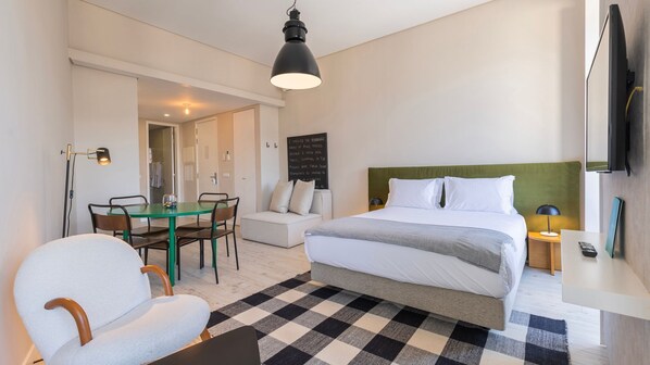This sun-filled studio is designed with modern touches, offering a bright and open space to relax.
#openspace #comfort #studio #modern #design #portugal #pt #lisbon