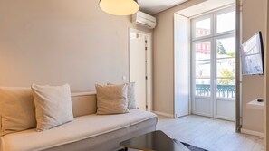 Bright and cozy sitting area, perfect for lounging or catching up on your favorite shows.
#relax #comfort #portugal #pt #lisbon