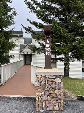 Welcome to Condo in the Clouds at Leatherbark 206A!