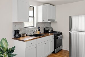 Kitchen (2)