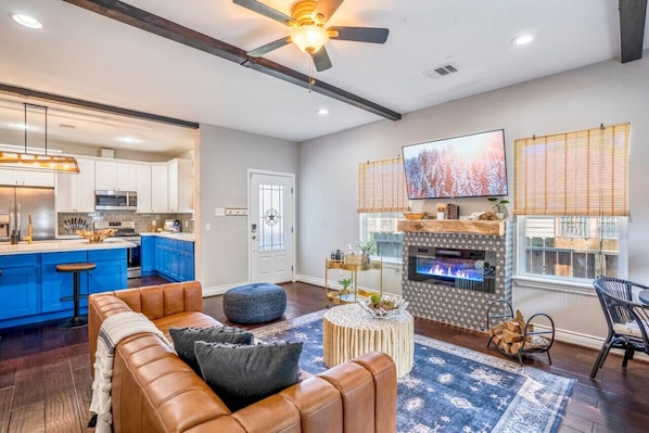 Where modern meets cozy. Relax in style with this spacious, open-concept living room