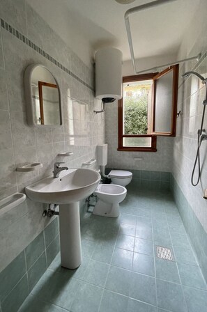 Armatur, Spiegel, Zapfhahn, Sinken, Eigentum, Gebäude, Bad Sink, Badezimmer, Interior Design, Lila