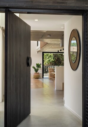 Welcome to Oceanic House 