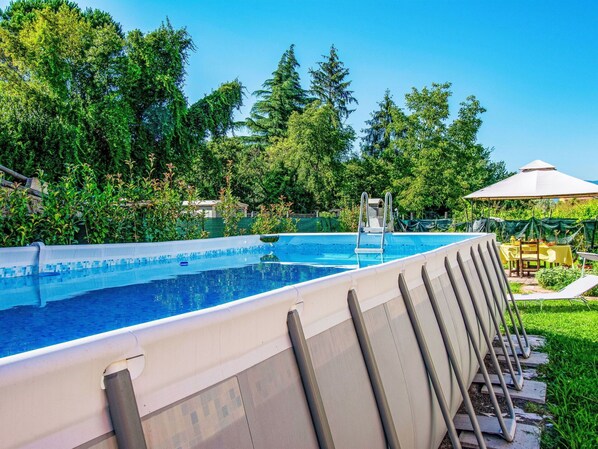 L'Eau, Plante, Ciel, Piscine, Bleu Azur, Ombre, Arbre, Eco Hôtel, Mobilier De Jardin, Loisir