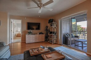 Living Space opens up to a lovely Screened In Lanai