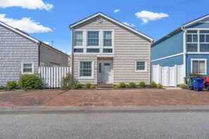 Welcome to Unleashed located in North  Myrtle Beach.