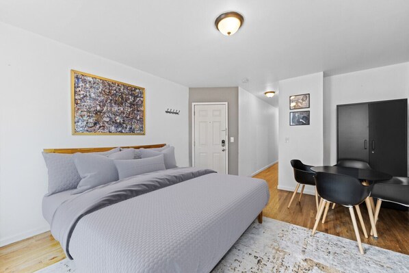 Studio Apartment King Bedroom
