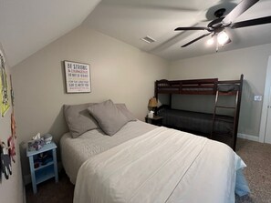 Guest Room # 4 with Queen Bed + 2 Twins