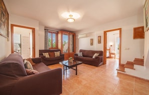 Braun, Bilderrahmen, Couch, Möbel, Eigentum, Zimmerpflanze, Holz, Gebäude, Komfort, Wohnzimmer