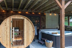 Outdoor spa tub